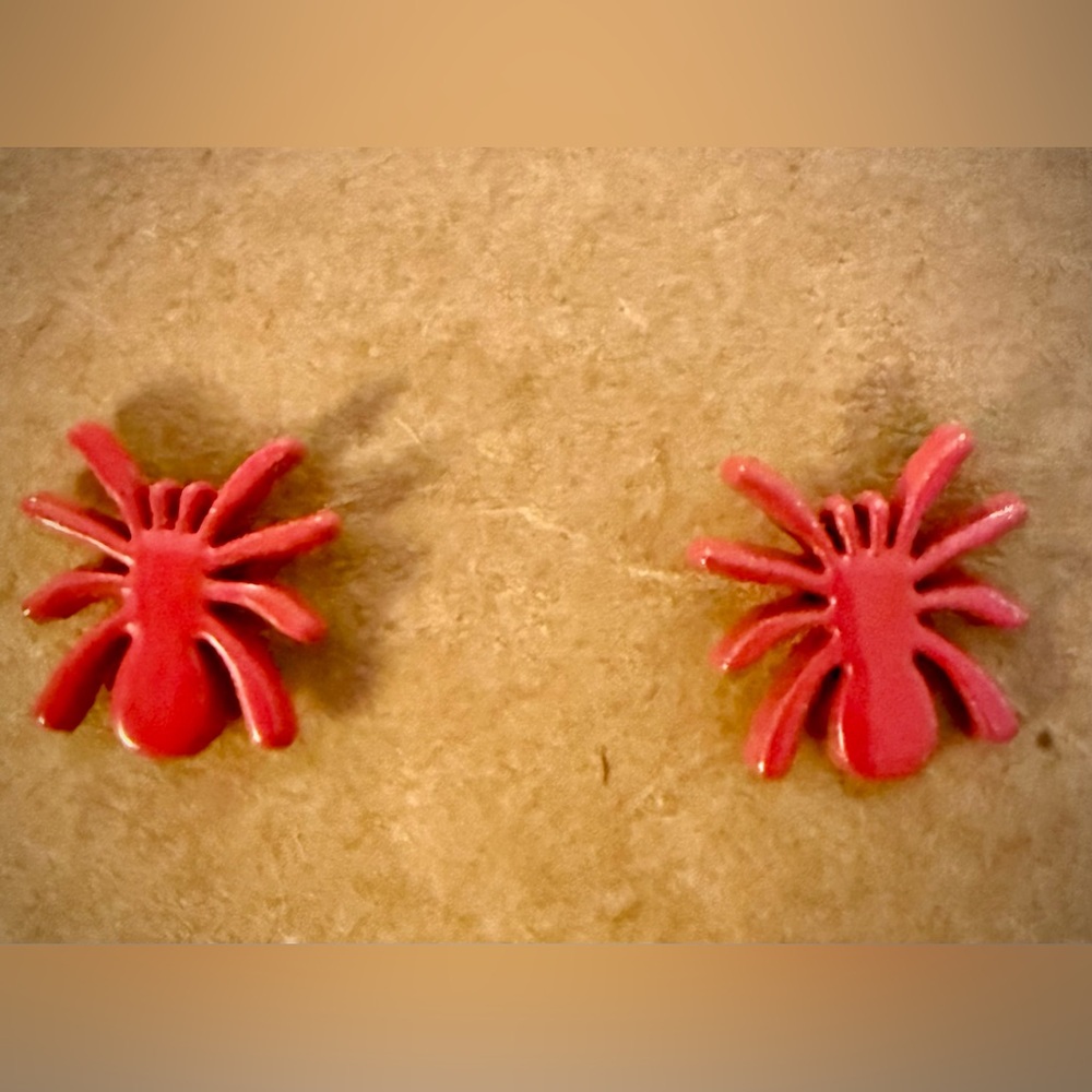 Cute Red Spider Stud Earrings for Women - Picture 6 of 7